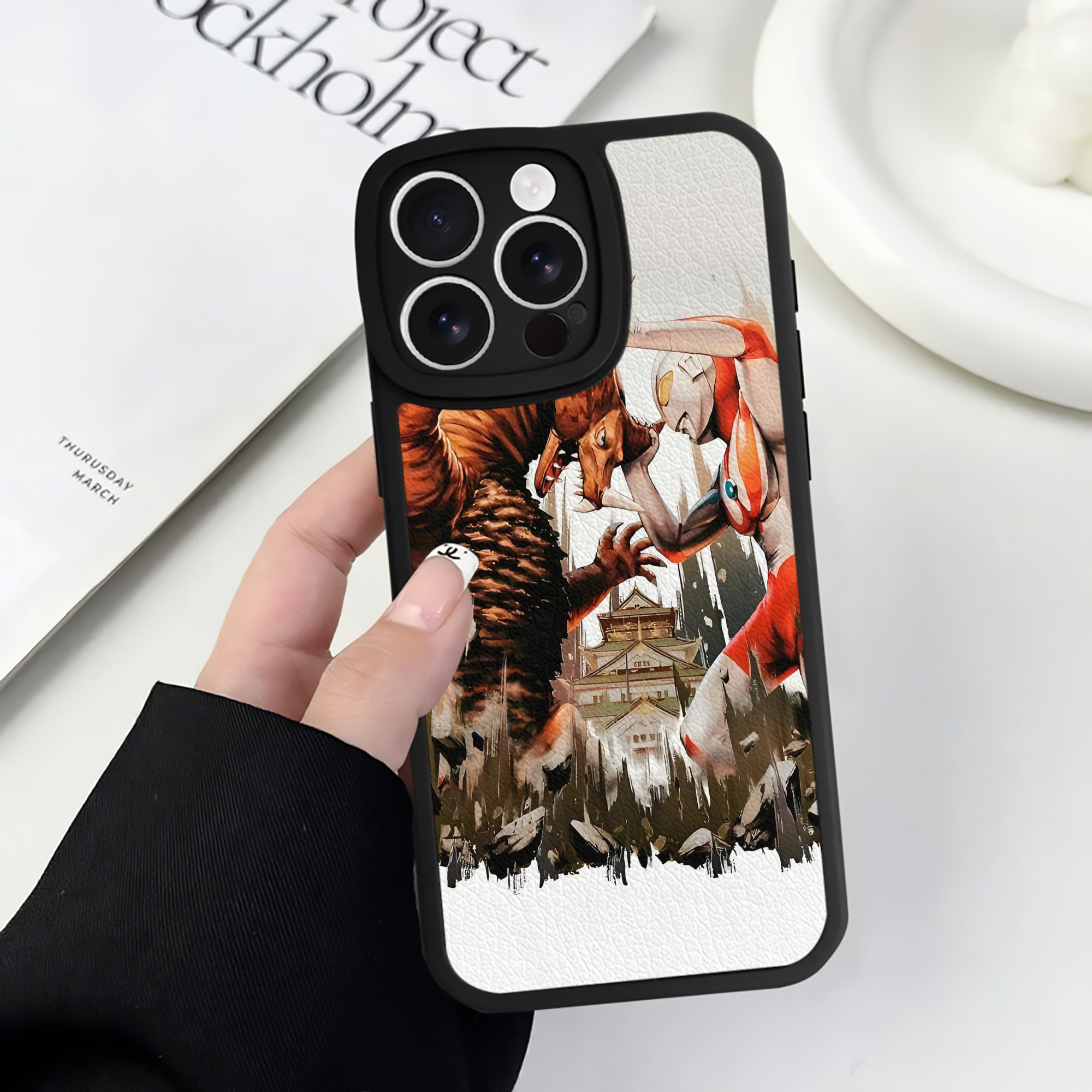 （画像用） ウルトラマン Ultraman 【iPhone 16シリーズ対応】シリコンスマホケース（レザー調） 材質：シリコン